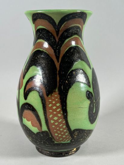 null René BUTHAUD (1886-1986)

Vase en grès de forme balustre reposant sur un petit...