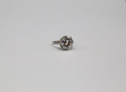 null Solitaire in white gold 750 thousandths and platinum 950 thousandths decorated...