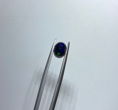 null Opale ovale facetté sur papier - 0.95 ct