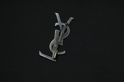 null Yves Saint Laurent, broche en argent 925 millièmes, 10,35 g / L. 5 cm 

épingle...
