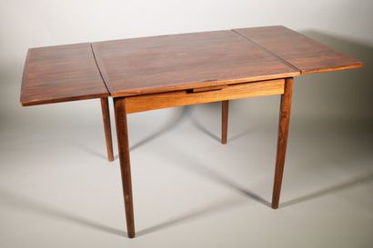 null Poul Hundevad (1917-2011)

Table en palissandre en placage de palissandre, le...