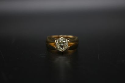 null Bague en or jaune 585 millièmes ornée d'un diamant taille ancienne d'environ...
