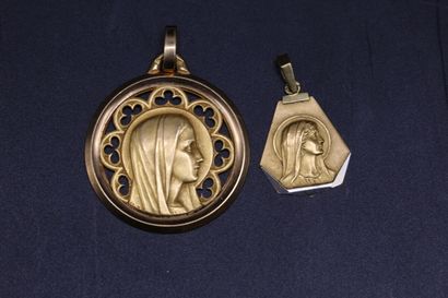 null Médaille en or jaune 750 millièmes à l'effigie de la Vierge de profil, signé...