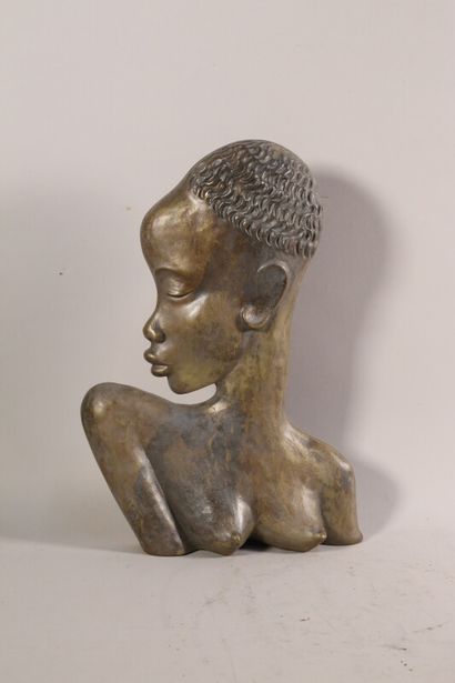 null Karl HAGENAUER (1898-1956) d'après

Profil de femme, 

bronze

H. 35 cm