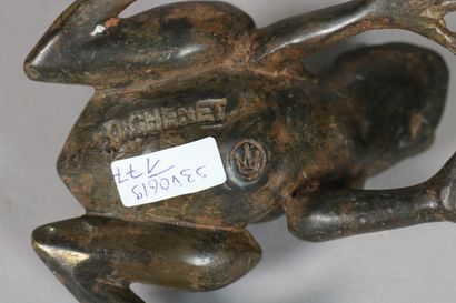 null Pierre CHENET (XX-XXI)

Grenouille 

Sujet en bronze, signé. 

Long. 12 cm