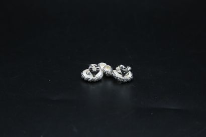 null Hermes

Pair of clips in silver 925 thousandths with rope pattern

15.3 g /...