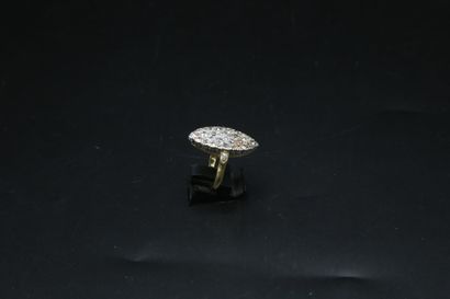 null Bague en or jaune et platine ornée de diamants pour environ 4 carats - Poids...