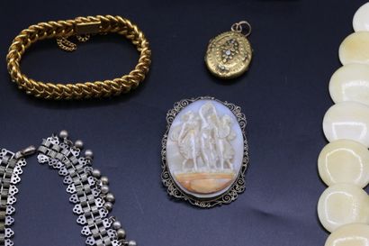 null Set of costume jewelry including necklace, medallion brooch, American mesh bracelet,...