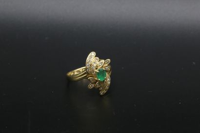 null Yellow gold ring 750 thousandths decorated with an oval emerald and diamonds...