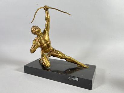 null L'archer, sujet en bronze doré sur socle en marbre noir

HT avec socle : 24...