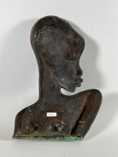 null Karl HAGENAUER (1898-1956) d'après

Profil de femme, 

bronze

H. 36 cm