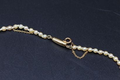 null Collier de perles en chute (4.75 mm à 2.58 mm), fermoir en or jaune 750 millièmes...