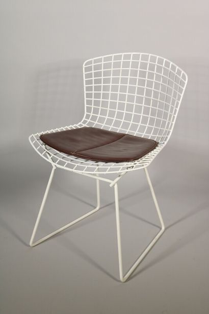 null Harry BERTOIA (1915-1978), 

Suite de quatre chaises modèle Wire en maille de...