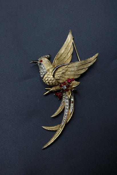 null Brooch in gilded metal and fancy stones representing a bird of paradise, in...