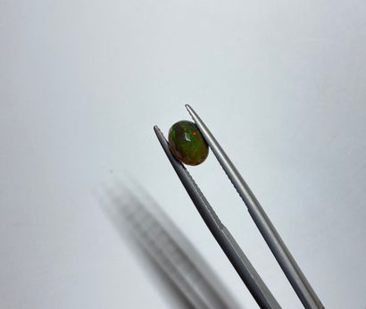 null Opale ovale facetté sur papier - 1 ct
