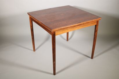 null Poul Hundevad (1917-2011)

Table en palissandre en placage de palissandre, le...