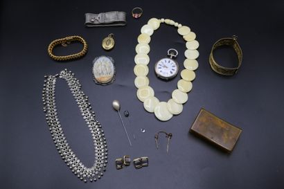 Ensemble de bijoux fantaisie comprenant collier,...