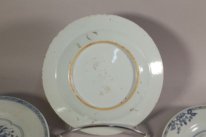 null Suite de trois assiettes en porcelaine en camaieu bleu - Ø. 24 cm (petites ...