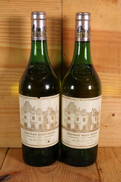 null 2 blles Ch. HAUT-BRION Graves (white) 1976 - Bottom of the bottle