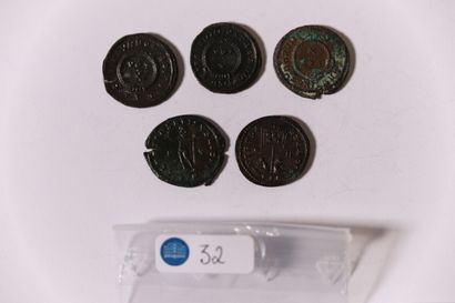 null Crispe (317-326), 5 petits bronzes de 18 à 20 mm.

TTB+/ Sup