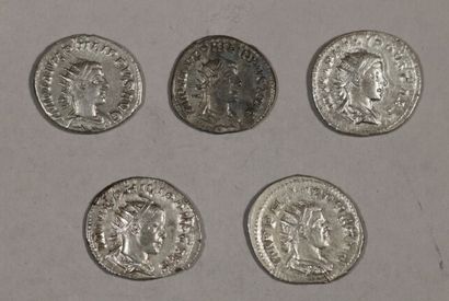 null Philippe II (247-249),

Antoniniens, 5 exemplaires

TTB+/ Sup