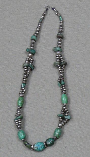null Necklace of pearls in silver alloy with incised patterns and turquoise beads....