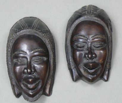 null Pair of bronze sconce masks with dark patina, cast with lost wax, depicting...