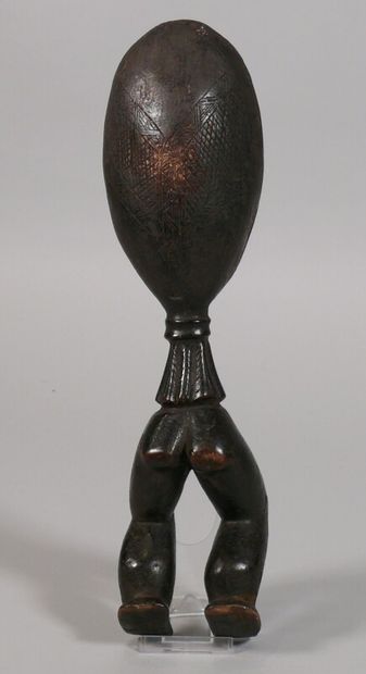 null Anthropomorphic spoon "Wakemia" in wood with dark patina, with a large oval...