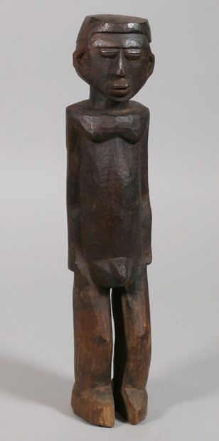 null Statuette "Bateba" in very heavy wood with dark patina representing a male character...