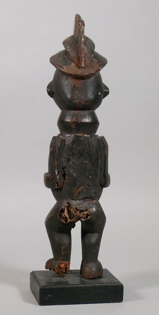 null Buti" statuette for magico-religious use, made of heavy wood with a dark patina,...