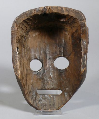 null Masque "Krodha" en bois dur à patine sombre d'usage et traces de polychromie...