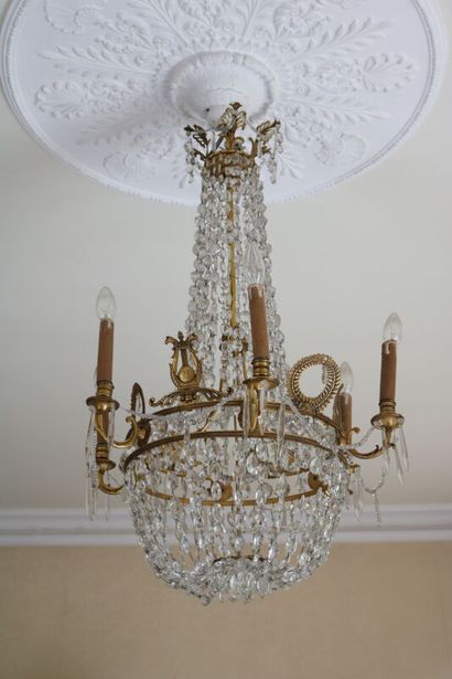 null Balloon chandelier with six lights in the Louis XVI style

H. 100 cm