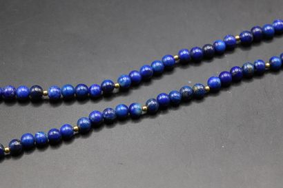 null Collier de perles de lapis-lazuli avec fermoir et chaine de sécurité en métal...