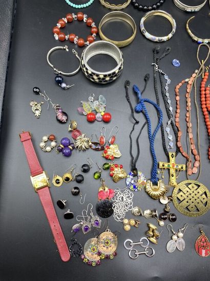 null Ensemble de bijoux fantaisie : colliers, bracelets, clips, boucles,...