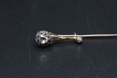 null Yellow gold and silver tie pin with rose-cut diamonds, gross weight: 3.09 g