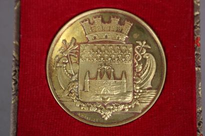 null Medal in yellow gold Bordeaux, University Hospital of Bordeaux to Jean TAVERNIER,...