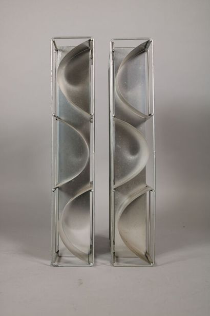 null Max SAUZE (1933)

Pair of sconces with metal rod structure and curved aluminum...
