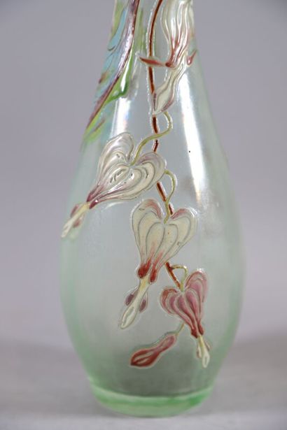null Emile GALLÉ (1846-1904)

Light green glass vase with a bulbous neck cut in three...