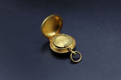 null Yellow gold Louis XV holder, monogrammed AP - Gross weight : 28.13 g (shock...