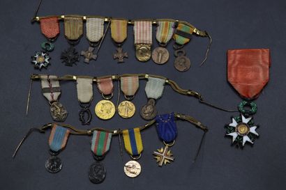 null Trois barrettes de réductions

- Légion d'honneur, croix de guerre 1914-1918,...