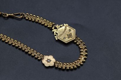 null Chain of chatelaine in yellow gold damaged with two motives of flowers and two...