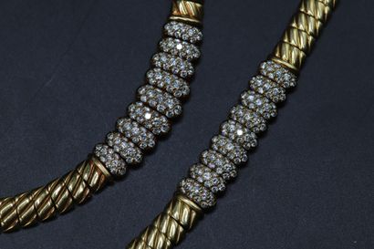 null VAN CLEEF & ARPELS, half set in yellow gold 750 thousandths and diamonds including...
