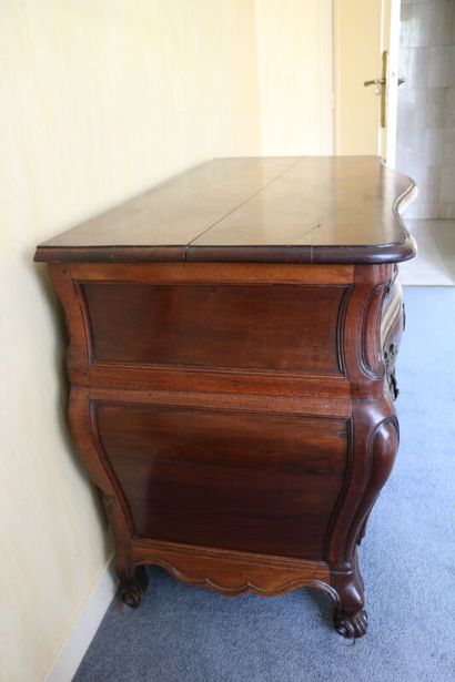 null Mahogany Bordeaux chest of drawers opening with four drawers on three rows....