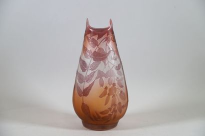 null GALLÉ, vase in pressed glass molded in the pinkish tones, decoration released...