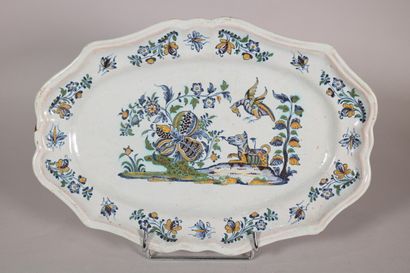 null MOULINS

Oval dish with blue, green and yellow decoration of a fantastic animal...