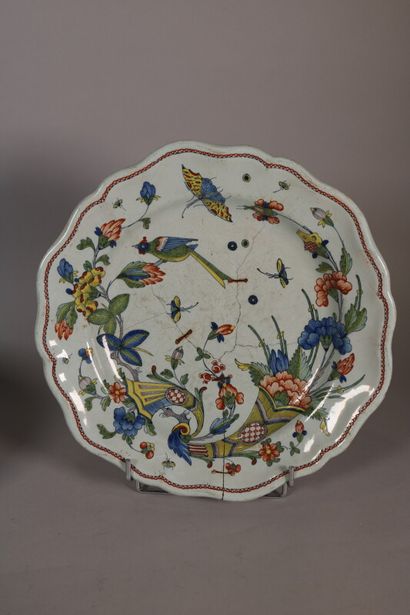 null ROUEN

Body of round terrine and a lid with polychrome decoration of a cornucopia...