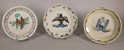 null NEVERS and various

Three plates with eagle on an arrow, for two and a couple...