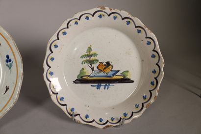 null NEVERS

Two plates with polychrome decoration of birds and a plate with decoration...
