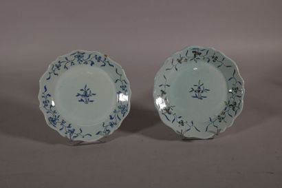 null ROUEN

Two plates, one with contoured edge, blue camaïeu decoration, the other...