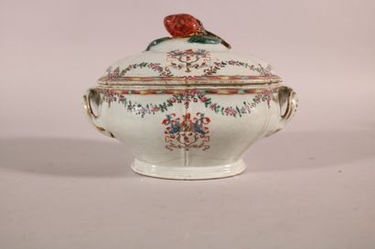 null COMPANY OF THE INDIES

Porcelain oval covered tureen decorated with a knight's...